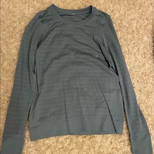 EUC Lululemon size 4, blue